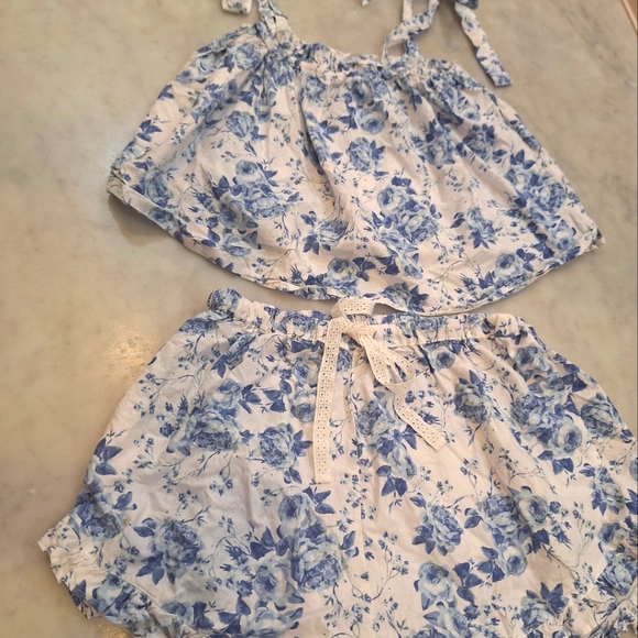8 Oak Lane Blue White Floral Sz Med Pajama Set Ruffles Tie Bow Adjust Strap 2 Pc - Picture 1 of 11